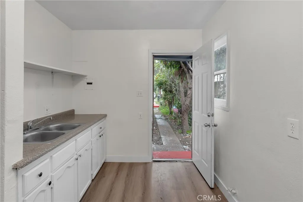 3322 W 63rd Street, Los Angeles, California 90043 home-pic-15